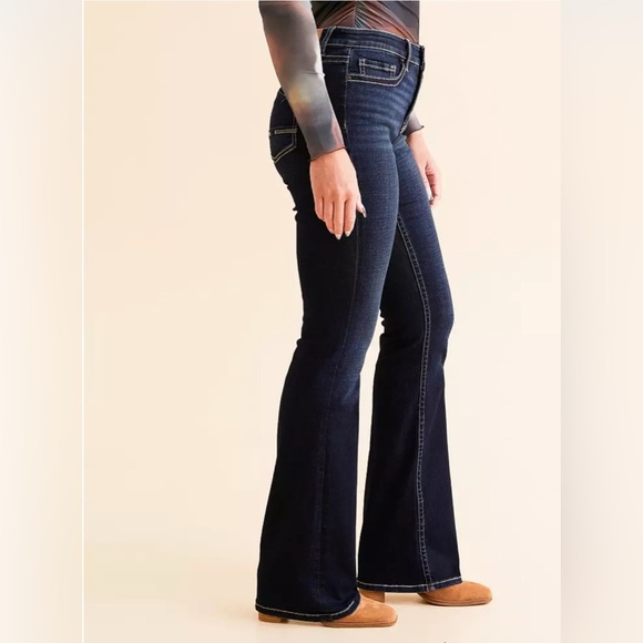 BKE Gabby Curvy High Rise Boot Cut Jeans w. Distressed back pockets - Picture 9 of 9